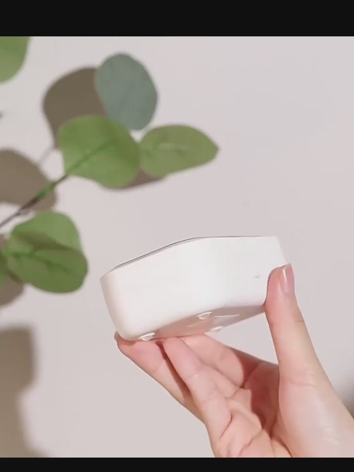 Videoyu yükle: Ultrasonik teknolojiyle el değmeden, birkaç dakikada derinlemesine lens temizliği.